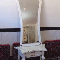 آینه‌کنسول و ساعت ایستاده