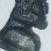 مجسمه هخامنشی با سنگ یشم