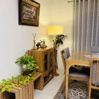 آباژور ایستاده