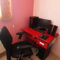 کامپوتر در حد نو با میز و صندلی نو نو