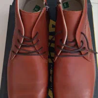 نیم‌ پوت‌ قهوه‌ ایی‌ چرم‌|کیف، کفش، کمربند|آبیک, |دیوار