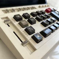 ماشین حساب عتیقه و کلکسیونی  ژاپنی اصل در سیرجان