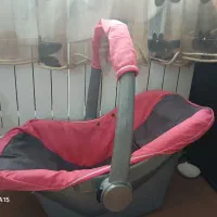 یک کریر سالم بچه همراه یک عدد آغوشی