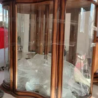 بوفه چوبی سالم و تمیز جهت بازسازی و پایه گذاری