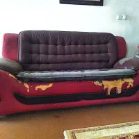 یک ست مبل و میز عسلی