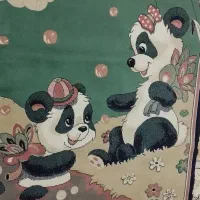 پرده کرکره ای و فرش و گیتار