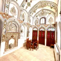 هتل سنتی زرتاج|اجارهٔ کوتاه‌مدت آپارتمان و سوئیت|اصفهان, درب کوشک|دیوار