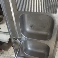 سینک همراه با شیر