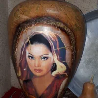 گلدون کوزه ایی، قوه ایی روشن خوشرنگ|گل مصنوعی|آستانه اشرفیه, |دیوار