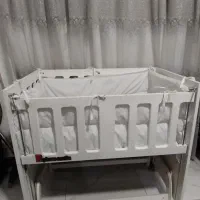 تخت کنار مادر گهواره شو