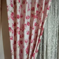 پرده با چوب پرده و ابزار یراق در حد نو