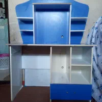 میزتحریربزرگ وکتابخانه به همراه تخت کودک