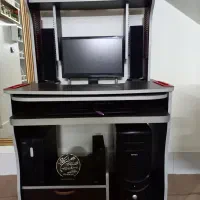 میز تحریر وکامپیوتر