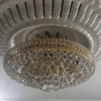 مبل ۹ نفره و۸صندلی ویک میز بزرگ و۴میز کوچک و۳لوستر