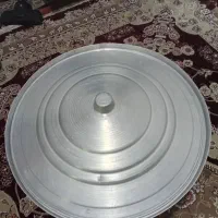 قابل روی یک بار سبزی  شسته شوده