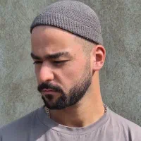 کلاه لئونی|لباس|رشت, گلسار|دیوار