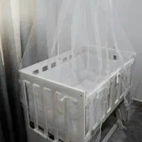 تخت گهواره کنار مادر