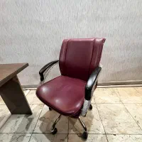 صندلی کارمندی چرم زرشکی