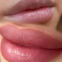 بنمژه هدیه روی یکی از خدمات