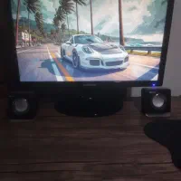 کامپیوتر ویندوز 10 با تجهیزات