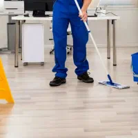استخدام نیروی خدماتی در یک ‌مجتمع تجاری