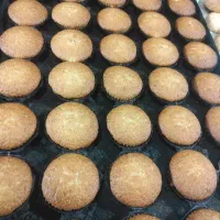 نیروی خانم در کیک و کلوچه پزی