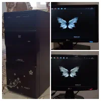 یک کامپیوتر و دو مانیتور