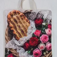 کیف خرید نان و کیسه میوه و سبزی