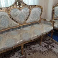 یک عدد مبل 3نفر سلطنتی