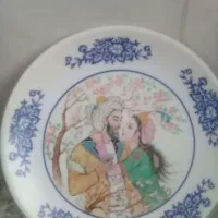 تعدای بشقاب قدیمی دیوار کوب