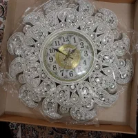 ساعت دیواری نگین دار