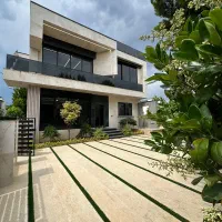 عمارتی-زیبا-در-دل-جنگل-های-شمال