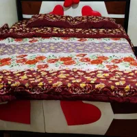 تخت خواب دونفره بهمراه پاتختی