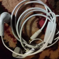 هندزفری سفید رنگ کاملا سالم نو