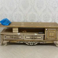 میززیر تلویزیون کرم طلایی