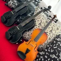 ویولن های نو- مشکی و قهوه ای