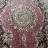 فرش ماشینی رنگ صورتی اناری 3600 شانه و 1200تراکم