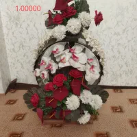 پایه گلدان و گل مصنوعی