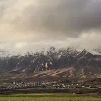 ملک و زمین