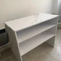 تخت و صندلی و میز برای کار