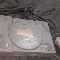 یک عدد سونی ۱ سالم با دو عدد دسته سیم ۳فیش|کنسول، بازی ویدئویی و آنلاین|تاکستان, |دیوار