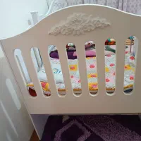 تخت کنار مادر