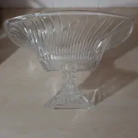 تعدادی ظروف پذیرایی و سبد و دسته گل|ظروف سرو و پذیرایی|میانه, |دیوار