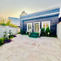 فلت-زیبای-مستقل-با-دیوارهای-بلند-سنددار