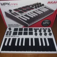 میدی کیبورد akai mpk mini