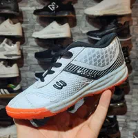 کفش ورزشی پسرانه ومردانه استوک ریزچمن مصنوعی۳۰تا۴۵|کیف، کفش، کمربند|اصفهان, قلعه طبره|دیوار