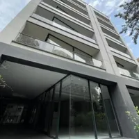 کارگر ساختمانی مسلط به بنایی