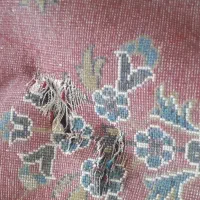 دو عدد فرش دستبافت و ماشینی