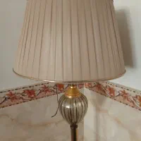آباژور ایستاده