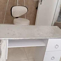 میز و صندلی ناخن و مانیکور